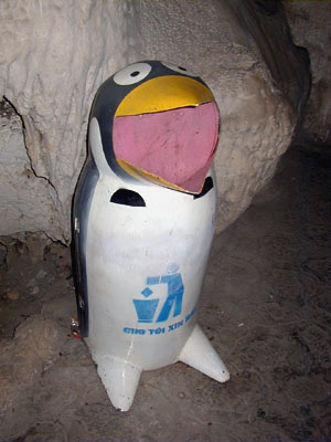 ペンギンのふりをしたゴミ箱